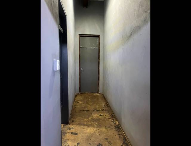 M² WORKSHOP FOR SALE IN GLEN HARVIE